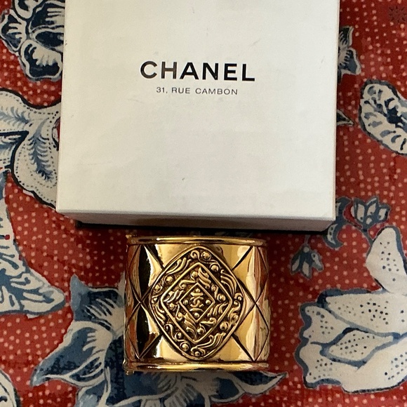 Chanel Wide Matelassé bracelet Vintage - Picture 5 of 13